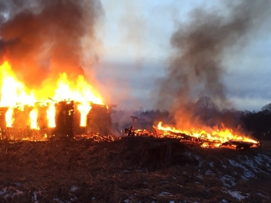 Дача сгорела дотла в Ульяновском районе