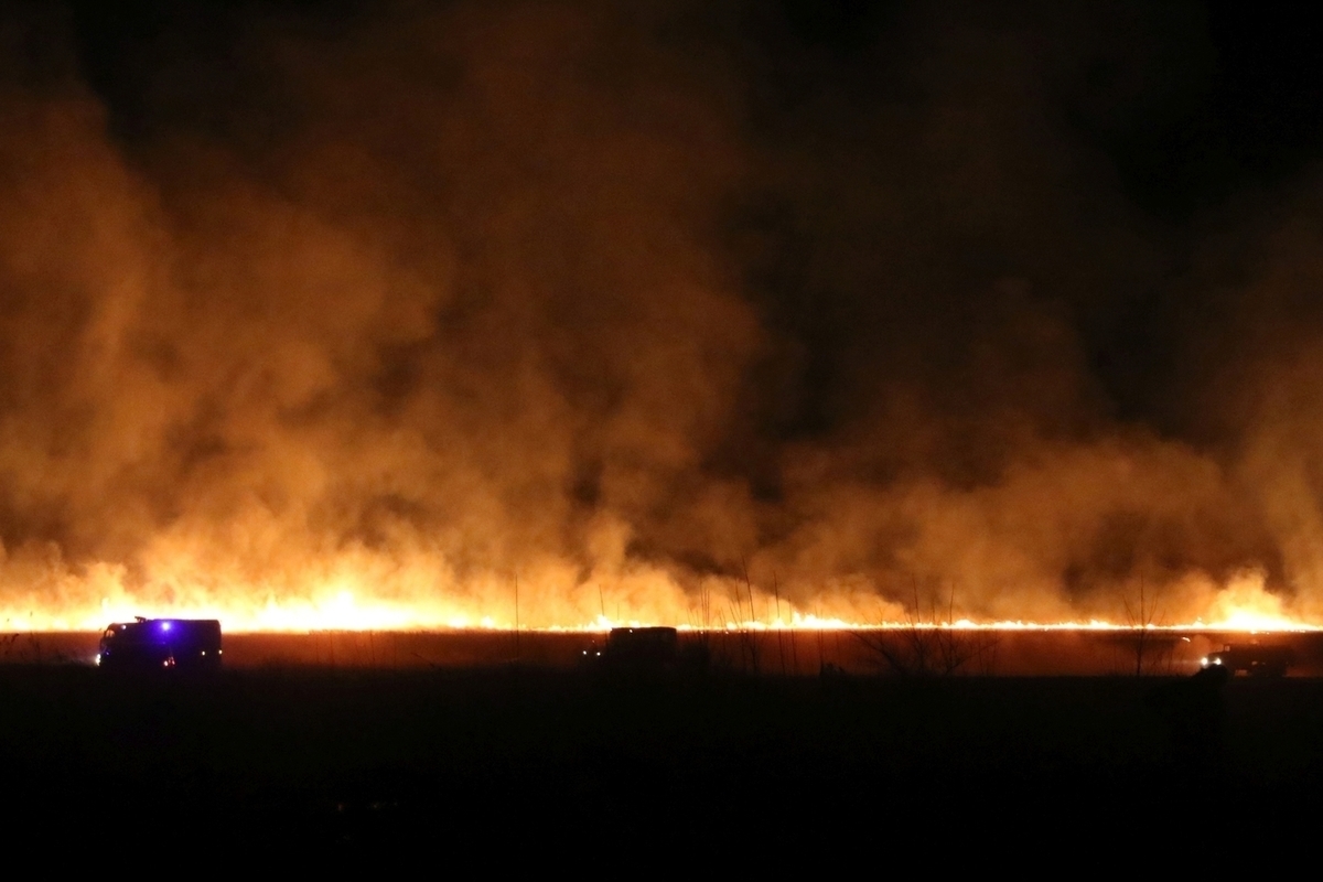Степной пожар 3. Степные пожары Хакасия. Пожары в Хакасии 2015. Степной пал МЧС Хакасии. Хакасия горит 2022.