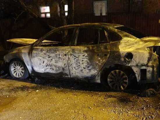 Ночью в машине заживо сгорел житель Краснодара