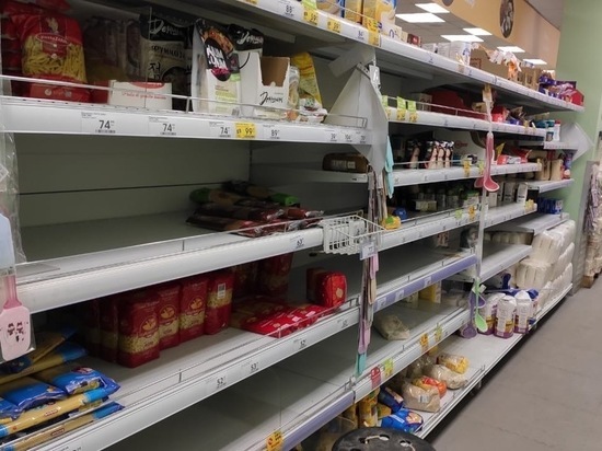 Жители Серпухова начали скупать в магазинах продукты первой необходимости