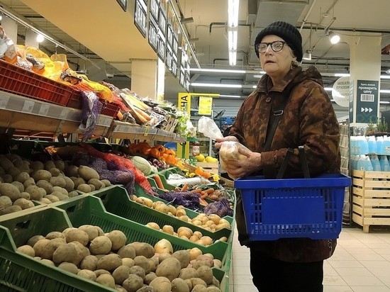 Путин потребовал бороться с ростом цен на продукты на фоне коронавируса