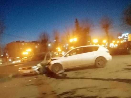В центре Серпухова произошла авария с участим двух иномарок