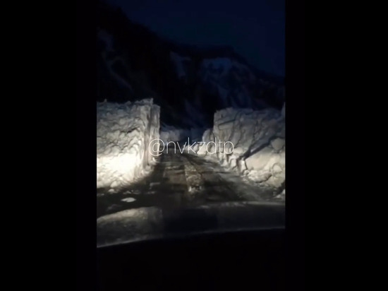 Снежная лавина заблокировала кузбасскую трассу