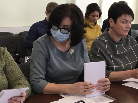 Саратовские депутаты решили больше не целоваться