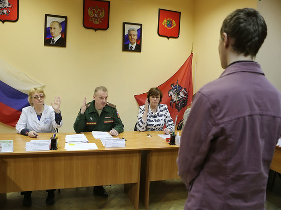 Кремль изучит вопрос переноса весеннего призыва в армию