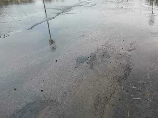 Река Пьяна затопила дорогу и мост в Сергаче