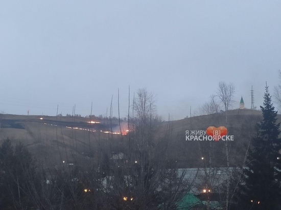 Пожарные больше двух часов тушили полыхающую Караульную гору