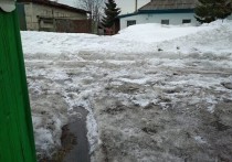 По словам Марины, снег на улице уже давно никто не убирает, и снежный покров вырос до метра