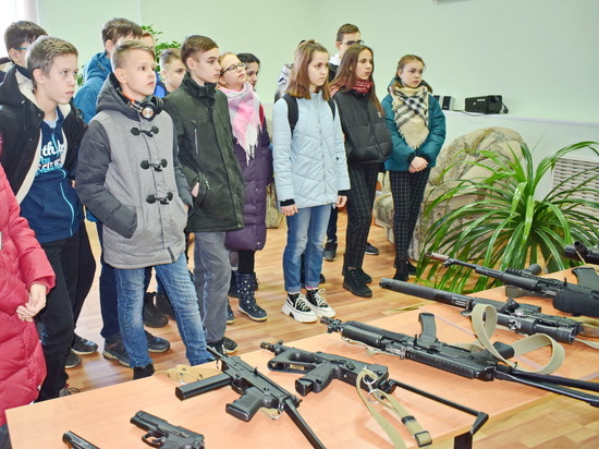 Костромские Росгвардейцы провели "Урок мужества" для школьников
