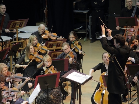 В Большом концертном зале филармонии прошла онлайн-трансляция концерта симфонического оркестра