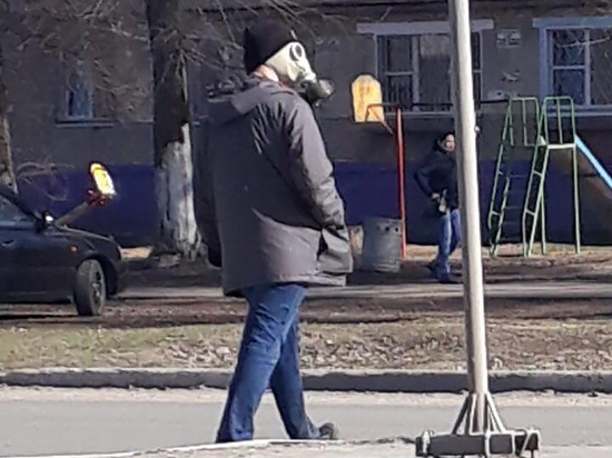 Балаковцы вышли на улицы в противогазах