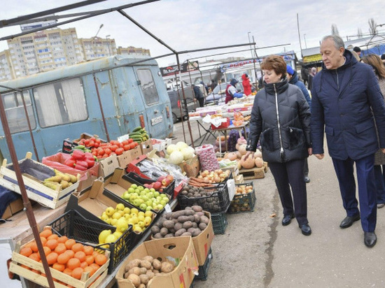 Губернатор Валерий Радаев отметил отсутствие дефицита товаров на рынке Саратова