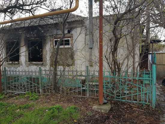 Во время пожара в частном доме в Анапе погибли два человека