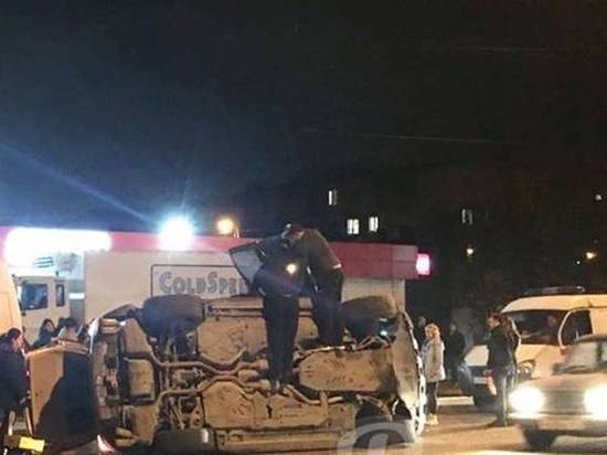   В донской столице «Мерседес» перевернулся после аварии