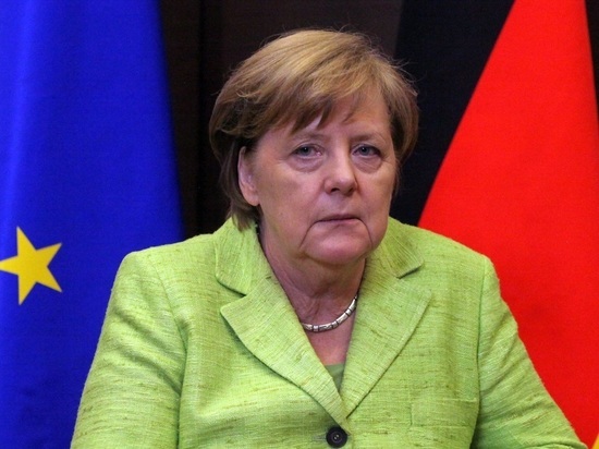 Меркель запретила гражданам встречаться группами на улице и в квартирах