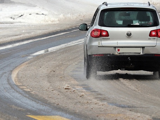 Из-за снегопада в Саратовской области закрыли движение по федеральной трассе