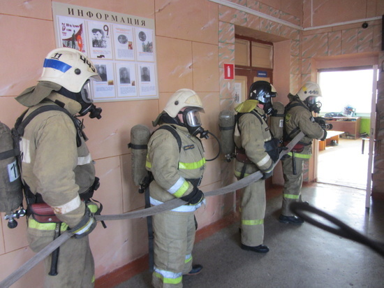 Тяжело в учении… В Ивановской области сотрудники МЧС "ликвидировали" возгорание в школьной библиотеке