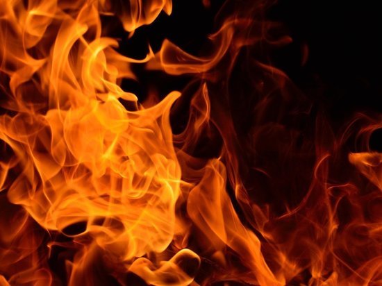 Пожар, произошедший на территории частного дома в Ленинске-Кузнецком, привёл к гибели кузбассовца