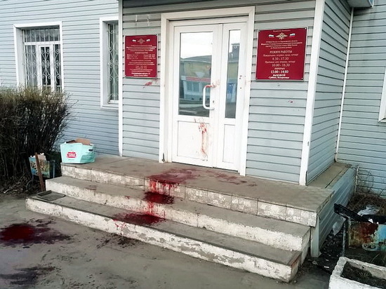 Под Воронежем заметили лужи крови перед зданием ГИБДД
