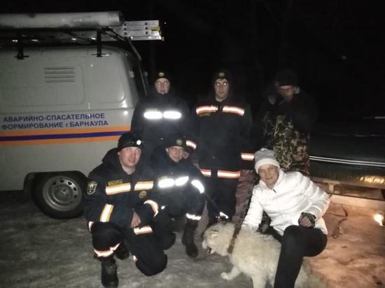 Барнаульские МЧСники спасли собаку, которую унесло течением на Оби