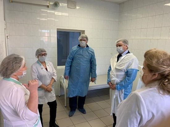 Секретарь регионального отделения партии посетил инфекционную клиническую больницу Ярославля