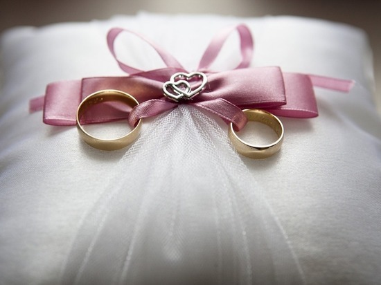Смоленским женихам и невестам рекомендовали перенести свадьбы