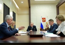 Пресс-секретарь президента России Дмитрий Песков сообщил, что Владимир Путин прибыл в Москве в больницу в Коммунарке, где находятся на лечении заболевшие коронавирусом