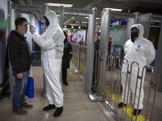 Власти КНР снимают карантин в провинции Хубэй после спада эпидемии