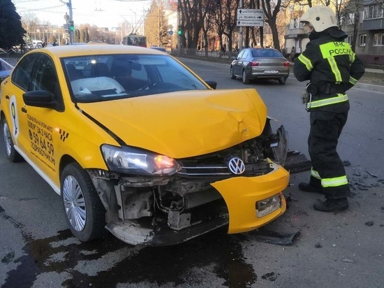 На Московской в Калуге столкнулись Volkswagen и Opel