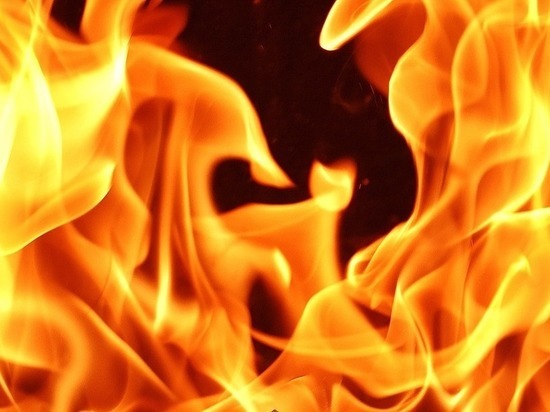14 спасателей отправились тушить пожар, произошедший из-за неосторожности при курении