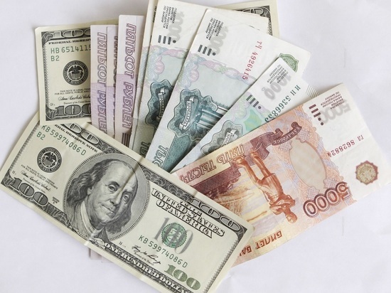 Доллар опустился ниже 78 рублей