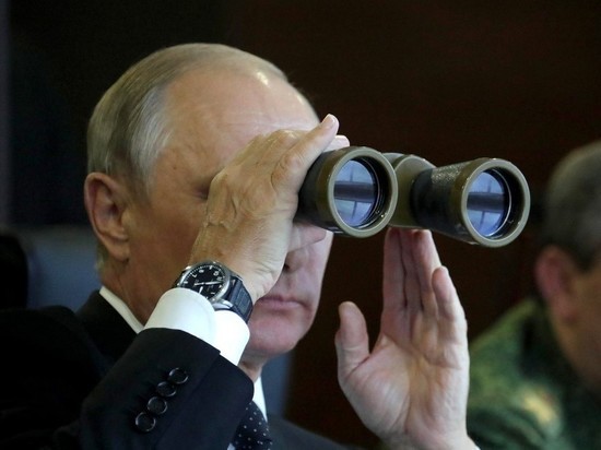 Путин поручил проверить войска на готовность бороться с коронавирусом