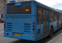 Рейсовый автобус наехал на 70-летнюю пенсионерку, замешкавшуюся при выходе на остановке на юго-западе Москвы 24 марта