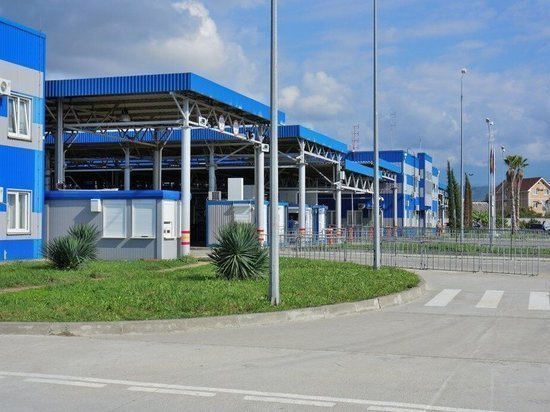 Абхазия запретила экскурсионные туры и закрыла магазин Duty Free на границе