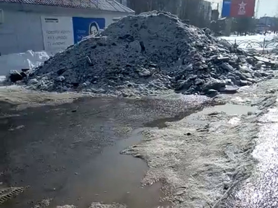 На улицах сугробы: глава Ноябрьска проверит качество уборки снега