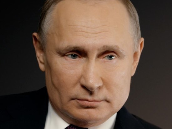 Путин поручил вдвое снизить ставку страховых взносов