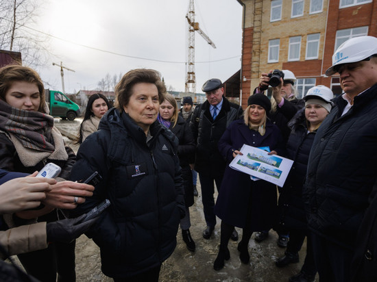 На стройках социально значимых объектов Ханты-Мансийска побывала губернатор