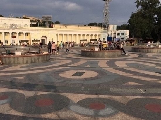 Пешеходный фонтан начали ремонтировать в Хабаровске