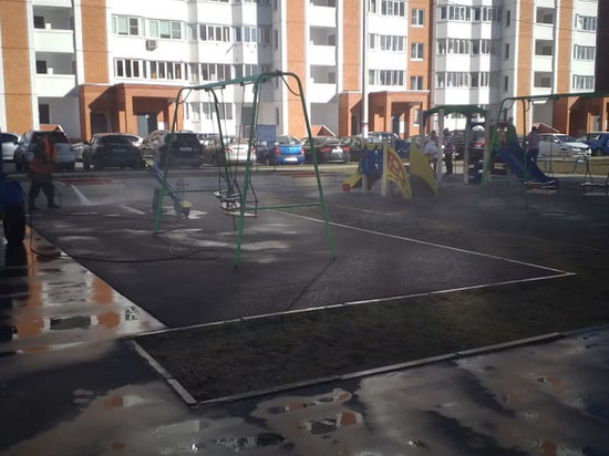 В Серпухове продолжается тотальная дезинфекция спортивных площадок