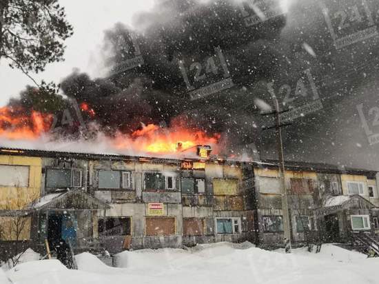 В Муравленко загорелся многоквартирный дом
