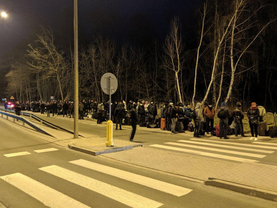 Украинцы штурмуют границу перед ее закрытием