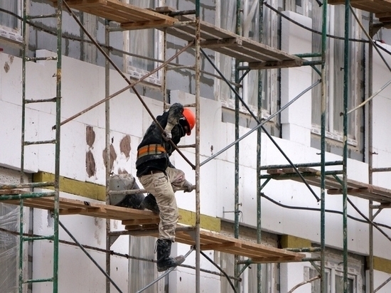 Трое рабочих в Серпухове выжили, упав с высоты седьмого этажа