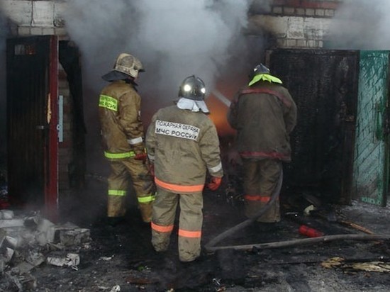 В Ивановской области сгорели два гаража и автомобиль