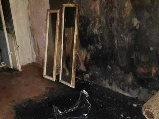 Спасатели вытащили пенсионера из горящей квартиры в Калуге