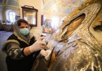 Патриарх Кирилл в воскресенье, 29 марта, призвал россиян воздержаться от посещения храмов в связи с коронавирусом