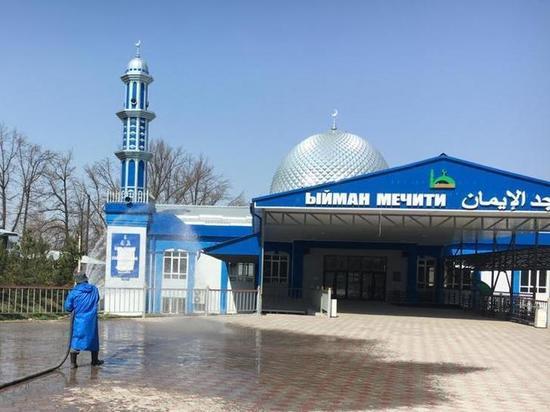 В Бишкеке началась массовая дезинфекция мечетей