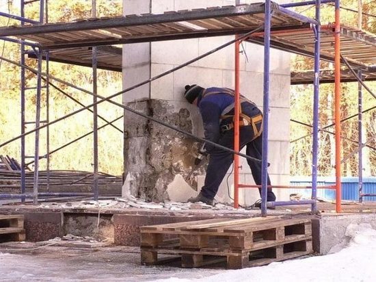В Кирове начали приводить в порядок мемориалы