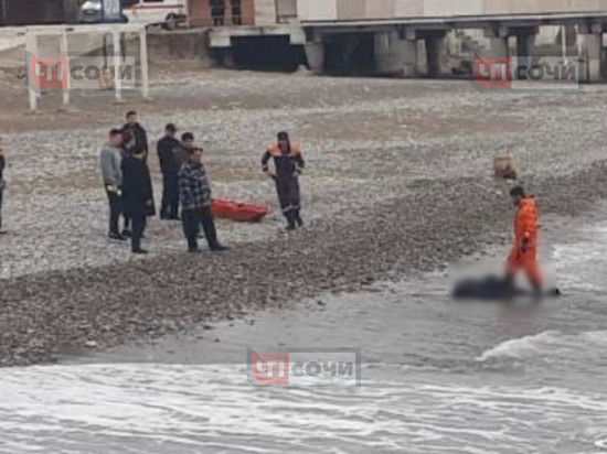 Тело одного из унесённых в море мальчиков в Сочи вынесло на берег