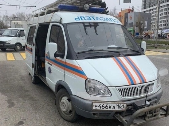 В Ростове спасатели призывают горожан к самоизоляции с помощью громкоговорителей.