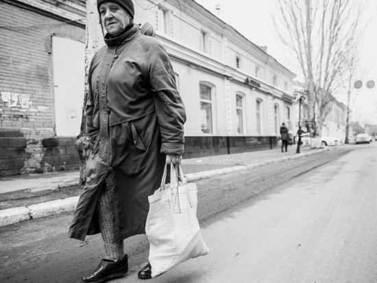 Пенсии и пособия в Калмыкии стали выплачивать досрочно